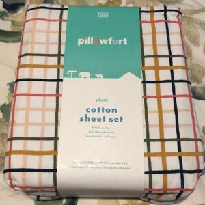 UNOPENED Plaid-print sheet set: 1 fitted sheet, 1 flat sheet and pillowcase